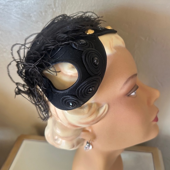 INVENTIVE 1940\'S BLACK FELT CAP WITH GOLD STUDS, BEADS & SATIN BAND TRIM main image 5